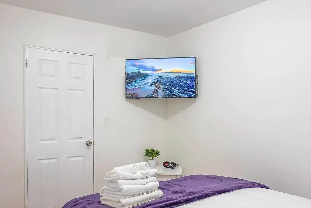 Apartment American Dream 10 Mins Away! Airport 20Mins Away Hasbrouck Heights